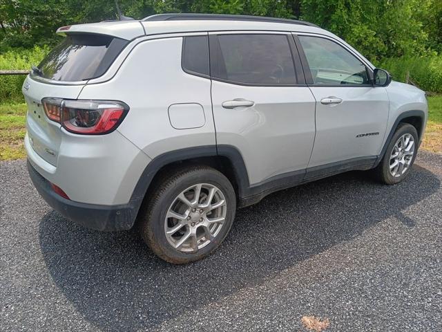 2024 Jeep Compass Latitude Lux FWD