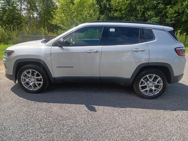 2024 Jeep Compass Latitude Lux FWD