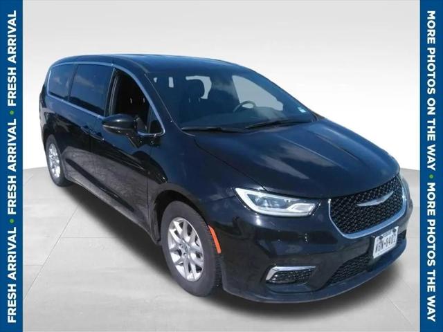 2025 Chrysler Pacifica Select for sale in Cedar Rapids, IA