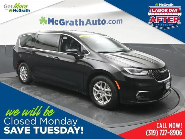 2025 Chrysler Pacifica Select for sale in Cedar Rapids, IA