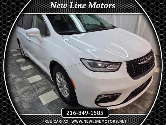 2022 Chrysler Pacifica Touring L for sale in Chesterland, OH
