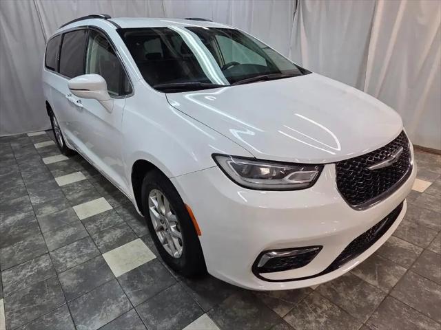 2022 Chrysler Pacifica Touring L for sale in Chesterland, OH