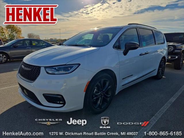 2024 Chrysler Pacifica Touring L for sale in Battle Creek, MI