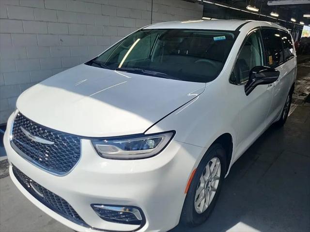 2024 Chrysler Pacifica Touring L for sale in Battle Creek, MI