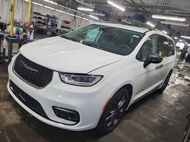 2024 Chrysler Pacifica Touring L for sale in Battle Creek, MI