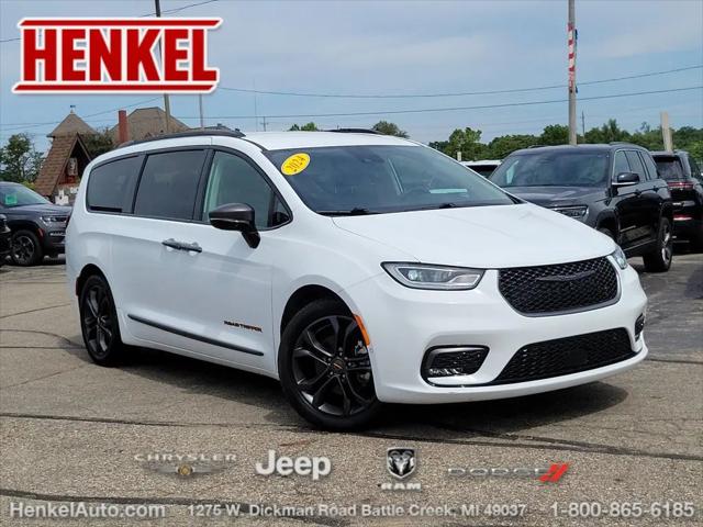 2024 Chrysler Pacifica Touring L for sale in Battle Creek, MI