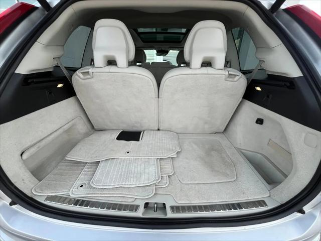 2016 Volvo XC90 T6 Momentum