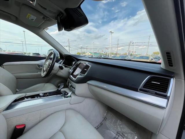2016 Volvo XC90 T6 Momentum