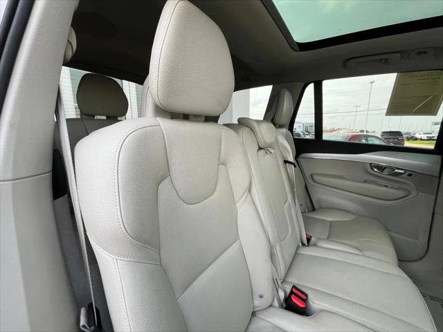 2016 Volvo XC90 T6 Momentum