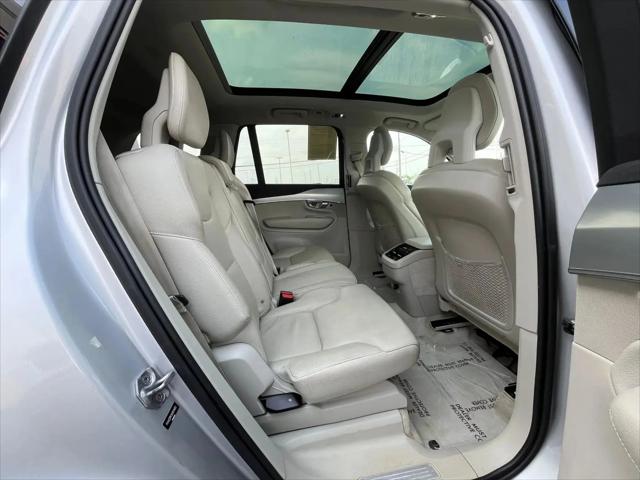 2016 Volvo XC90 T6 Momentum