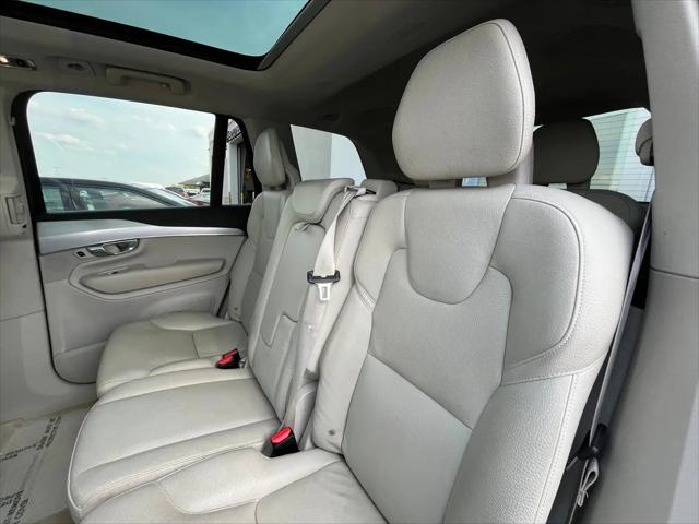 2016 Volvo XC90 T6 Momentum