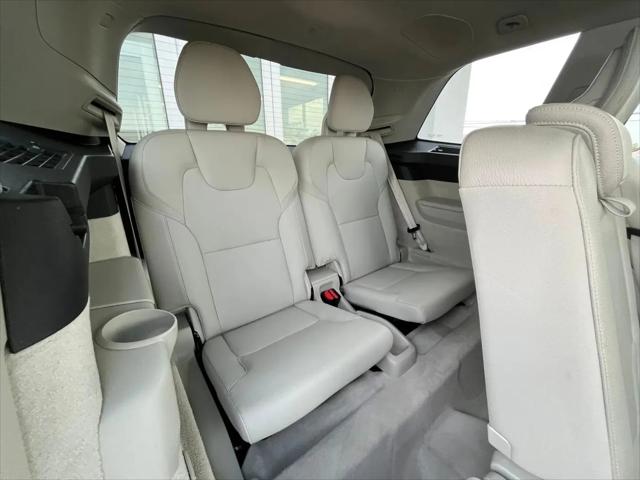 2016 Volvo XC90 T6 Momentum