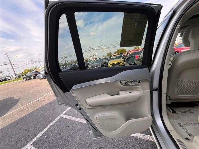 2016 Volvo XC90 T6 Momentum