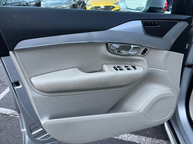 2016 Volvo XC90 T6 Momentum