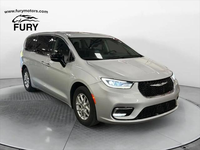 2024 Chrysler Pacifica Touring L for sale in Waconia, MN