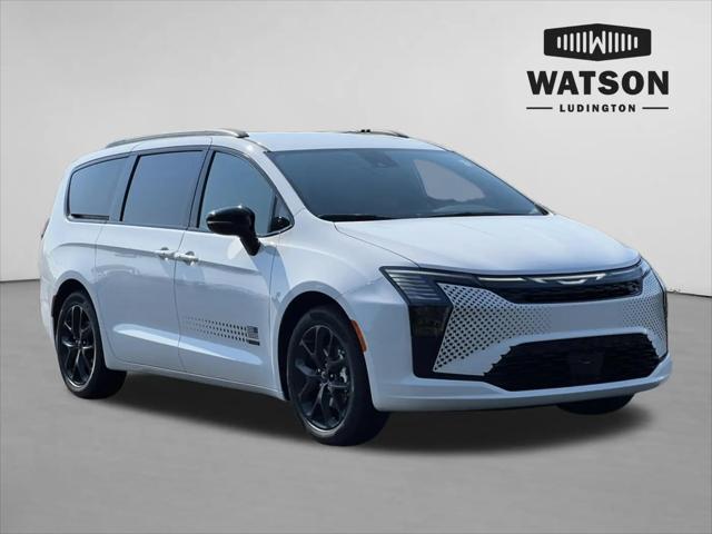 2027 Chrysler Pacifica Select for sale in Ludington, MI