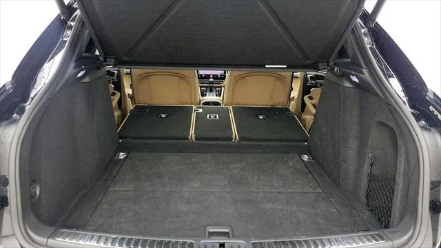 2022 Porsche Macan Macan