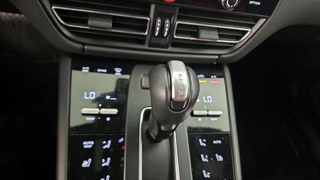 2022 Porsche Macan Macan