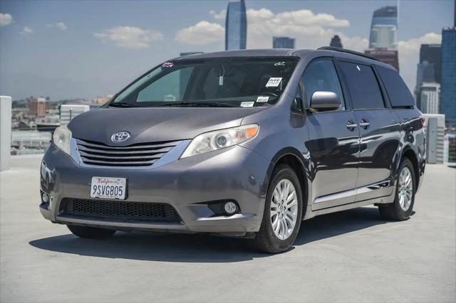 2017 Toyota Sienna XLE 8 Passenger for sale in Los Angeles, CA