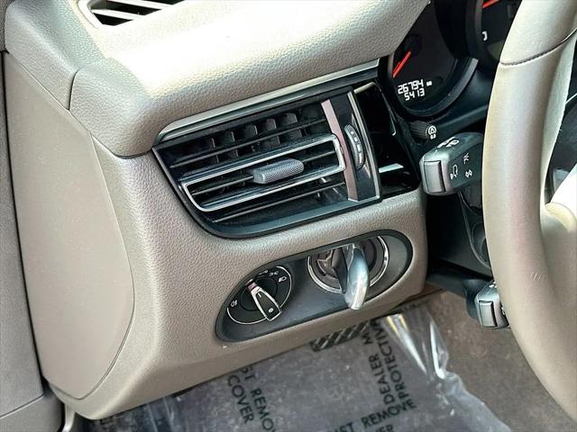 2021 Porsche Macan Macan