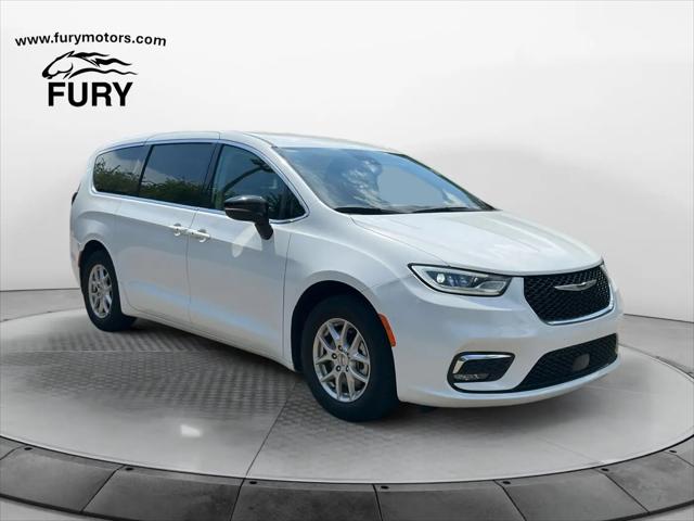 2024 Chrysler Pacifica Touring L for sale in South St. Paul, MN
