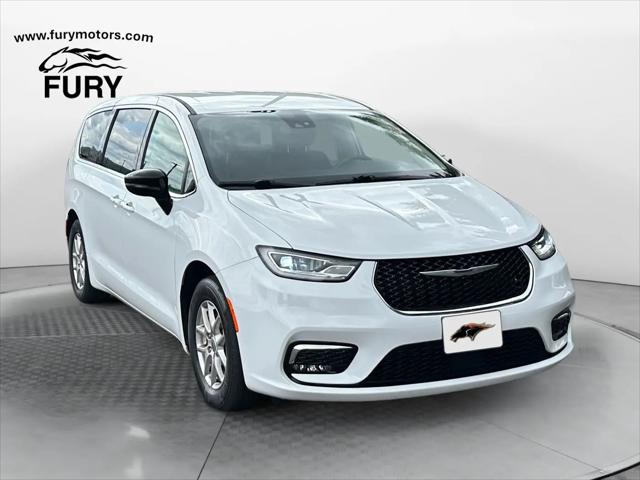 2024 Chrysler Pacifica Touring L for sale in South St. Paul, MN