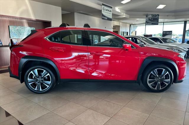 2025 Lexus 300 UX 300h