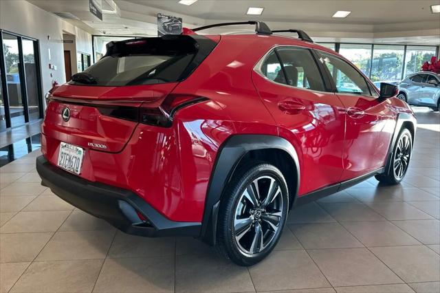 2025 Lexus 300 UX 300h