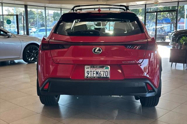 2025 Lexus 300 UX 300h