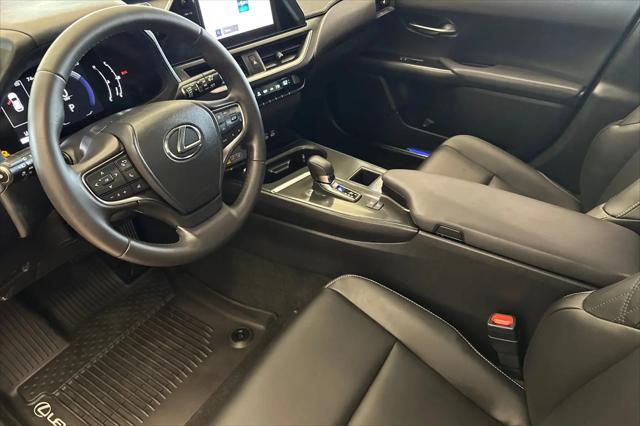 2025 Lexus 300 UX 300h