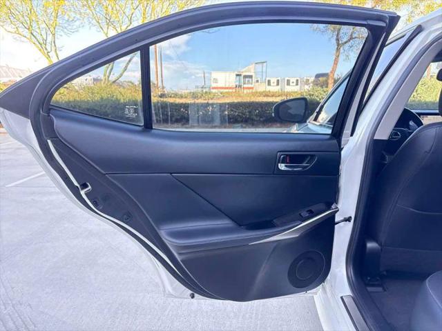 2016 Lexus IS 200t 200t