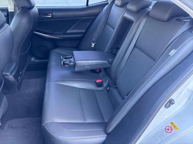 2016 Lexus IS 200t 200t
