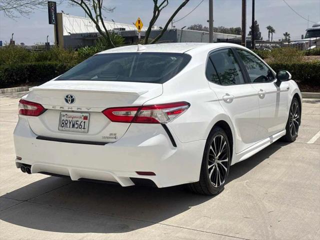 2020 Toyota Camry SE Hybrid