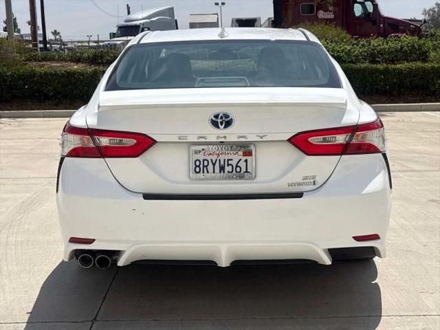 2020 Toyota Camry SE Hybrid