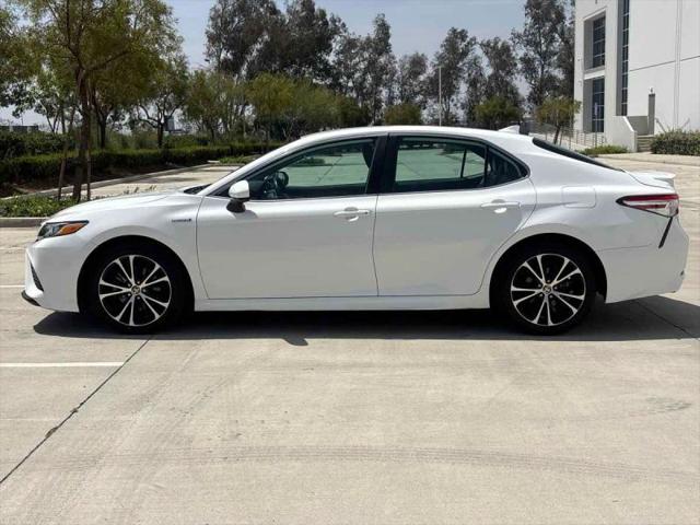 2020 Toyota Camry SE Hybrid