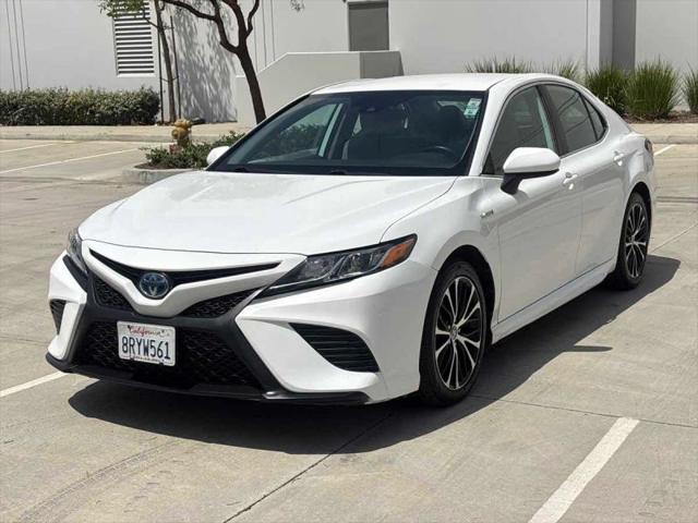 2020 Toyota Camry SE Hybrid
