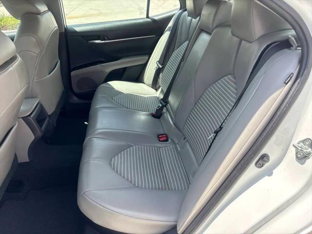 2020 Toyota Camry SE Hybrid