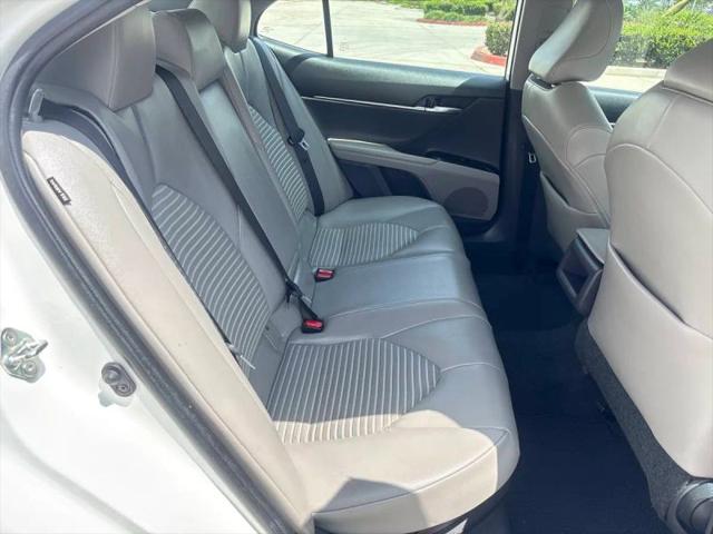 2020 Toyota Camry SE Hybrid
