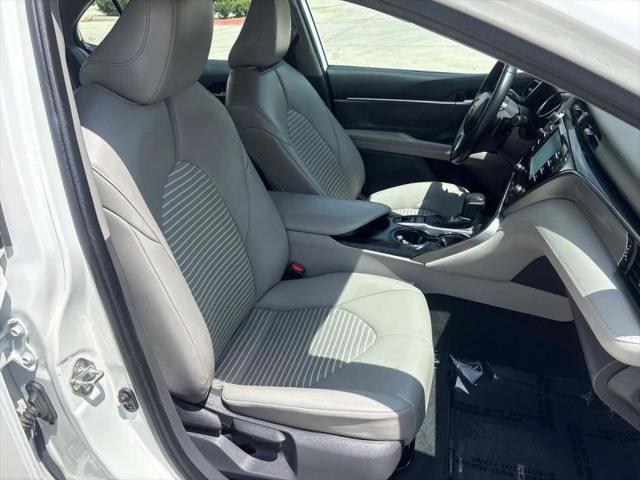 2020 Toyota Camry SE Hybrid