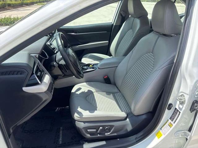 2020 Toyota Camry SE Hybrid