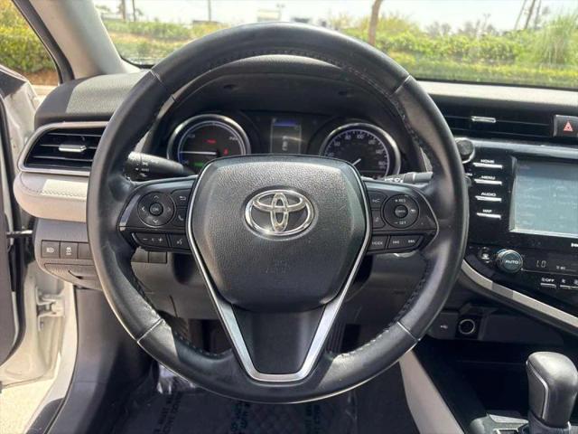 2020 Toyota Camry SE Hybrid