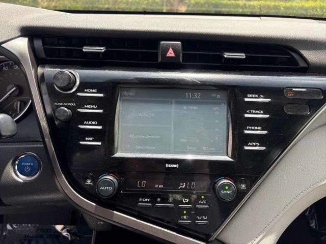 2020 Toyota Camry SE Hybrid