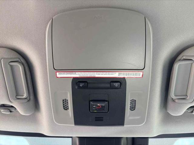 2020 Toyota Camry SE Hybrid