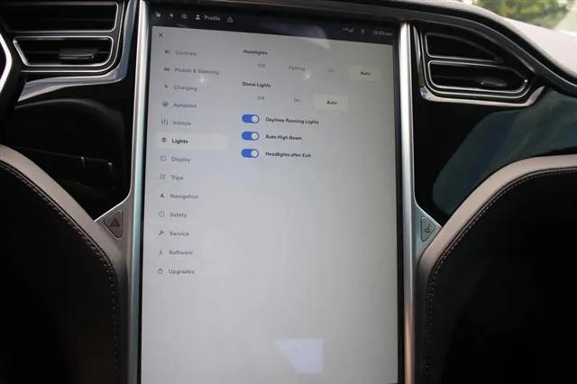 2015 Tesla Model S 70D