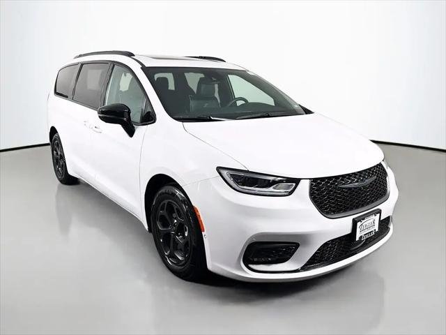 2024 Chrysler Pacifica Hybrid Premium S Appearance Pkg for sale in Schaumburg, IL
