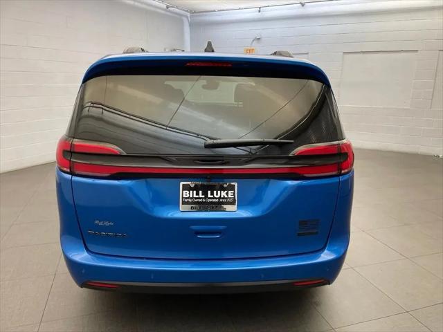 2027 Chrysler Pacifica Select