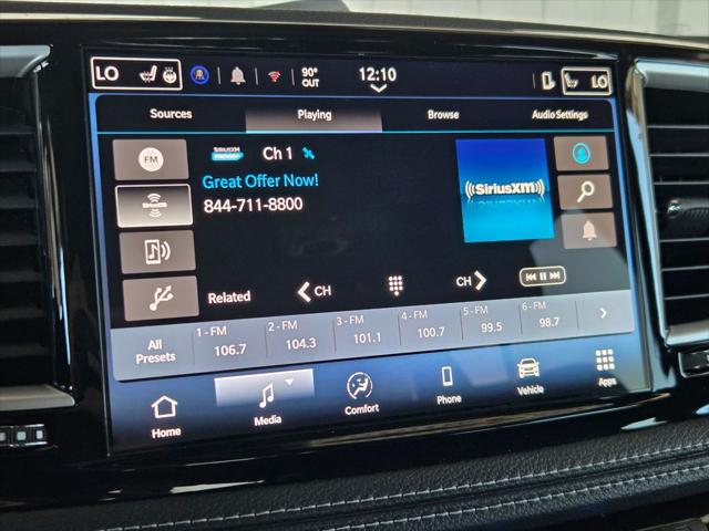 2027 Chrysler Pacifica Select