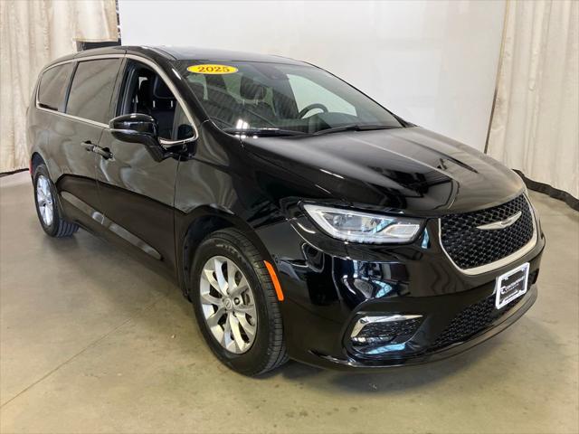 2025 Chrysler Pacifica Select for sale in Milford, NH