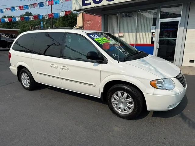 2005 Chrysler Town & Country Touring for sale in Martins Ferry, OH