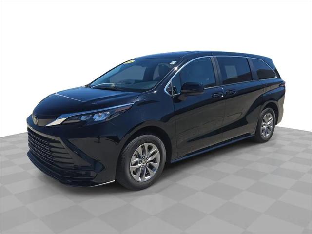 2026 Toyota Sienna LE for sale in Sturgeon Bay, WI